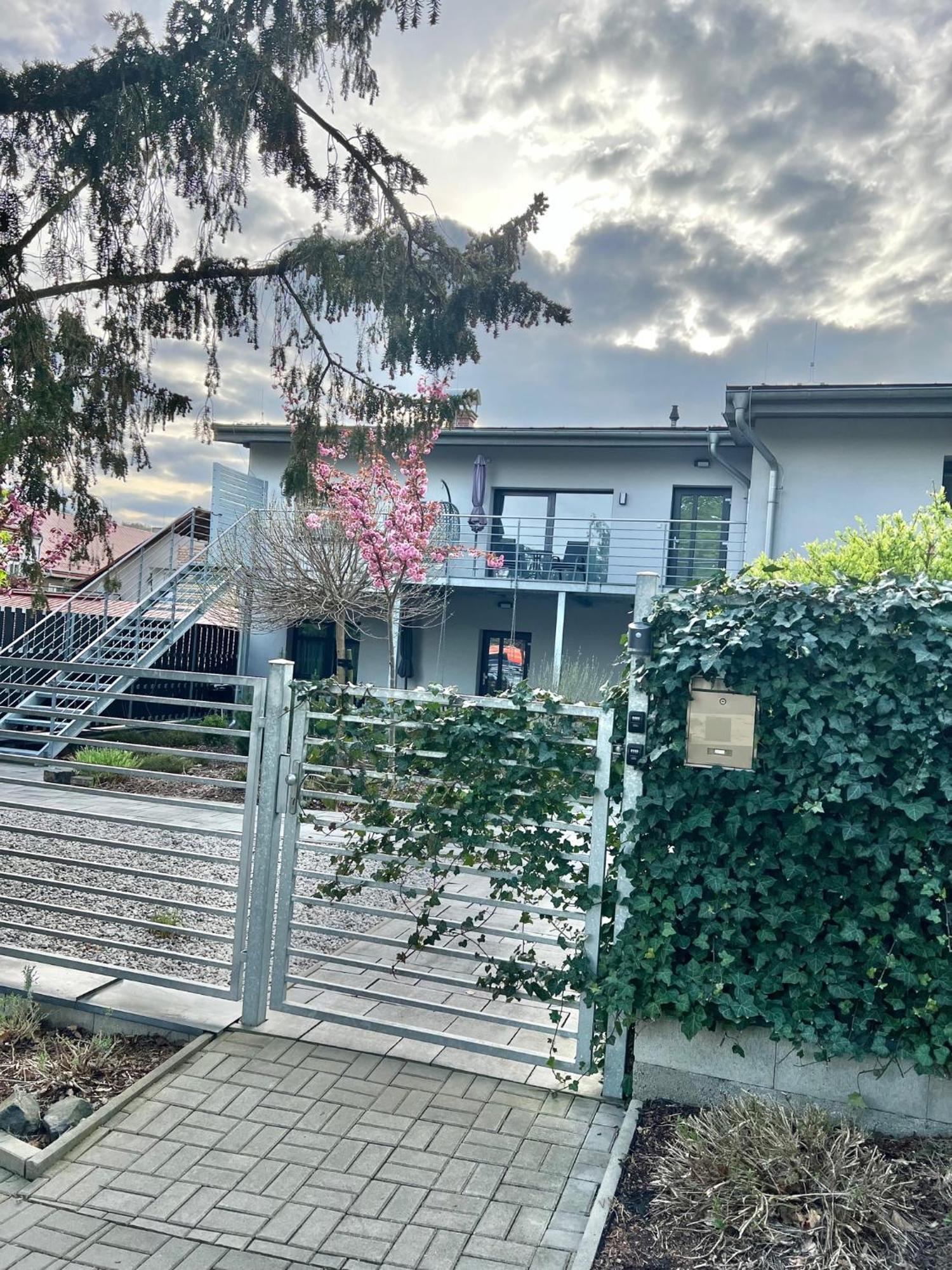 Benesov nad Ploucnici Apartmany Benesov מראה חיצוני תמונה